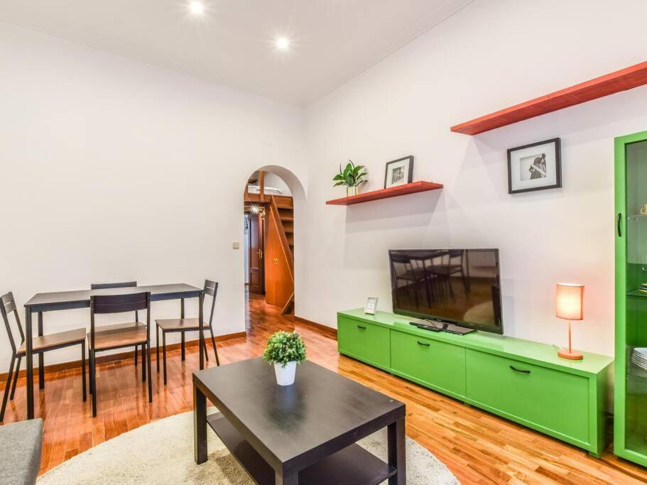 Апартаменты Apartamento Puente De Segovia Мадрид Экстерьер фото